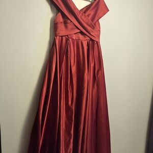 Stunning Lavetir Red Wine Satin Formal Gown Romantic Valentine’s Dress Sz. 10